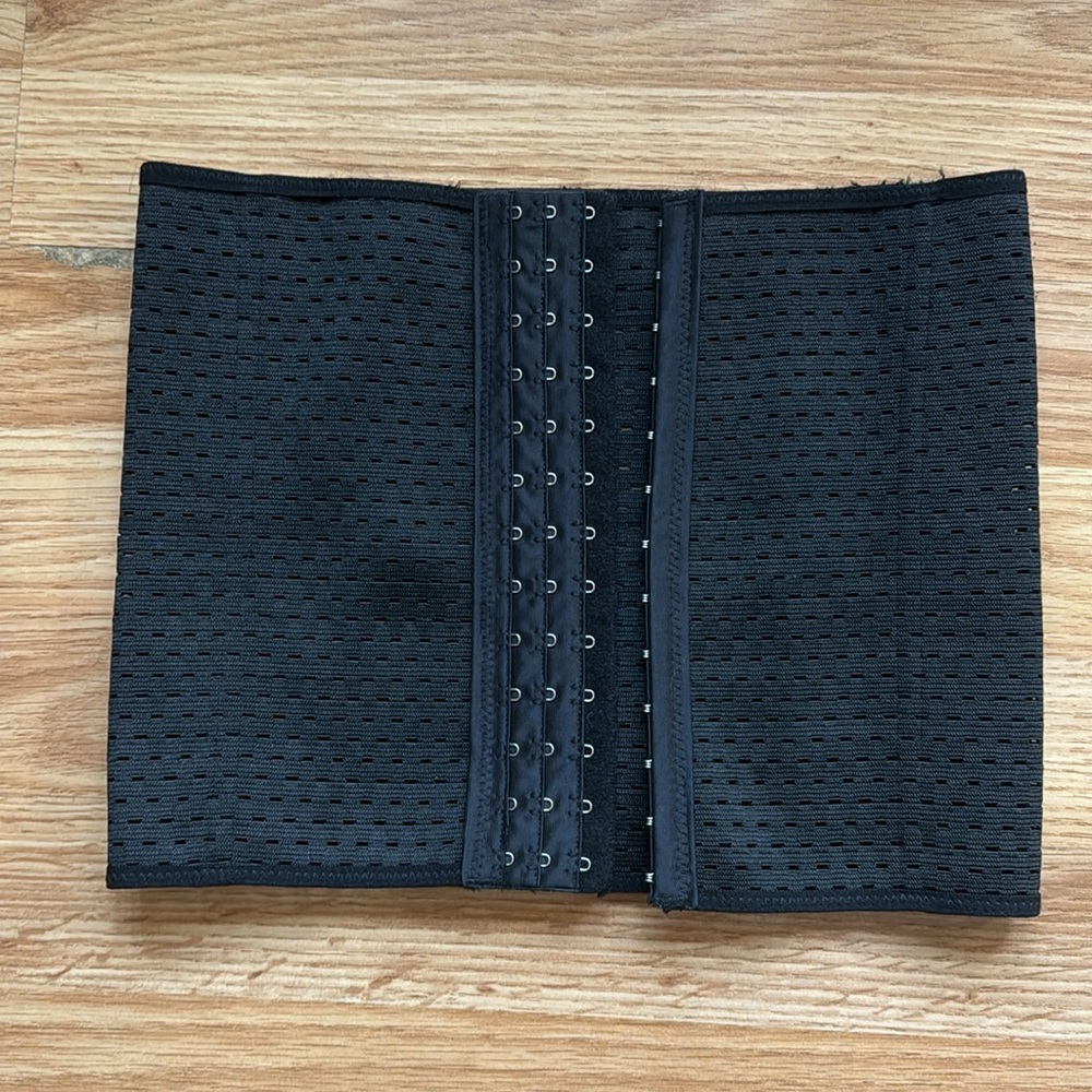 Black Waist Trainer ✨ - Picture 1 of 7